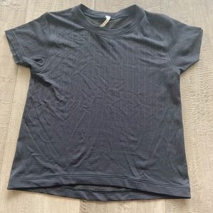 Train to be short sleeve shirt *black *size two